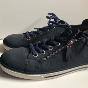 LOUIS VUITTON Men Zip Up Sneaker